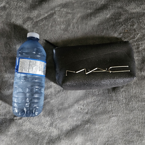 New Mac cosmetic bag - Picture 4 of 7